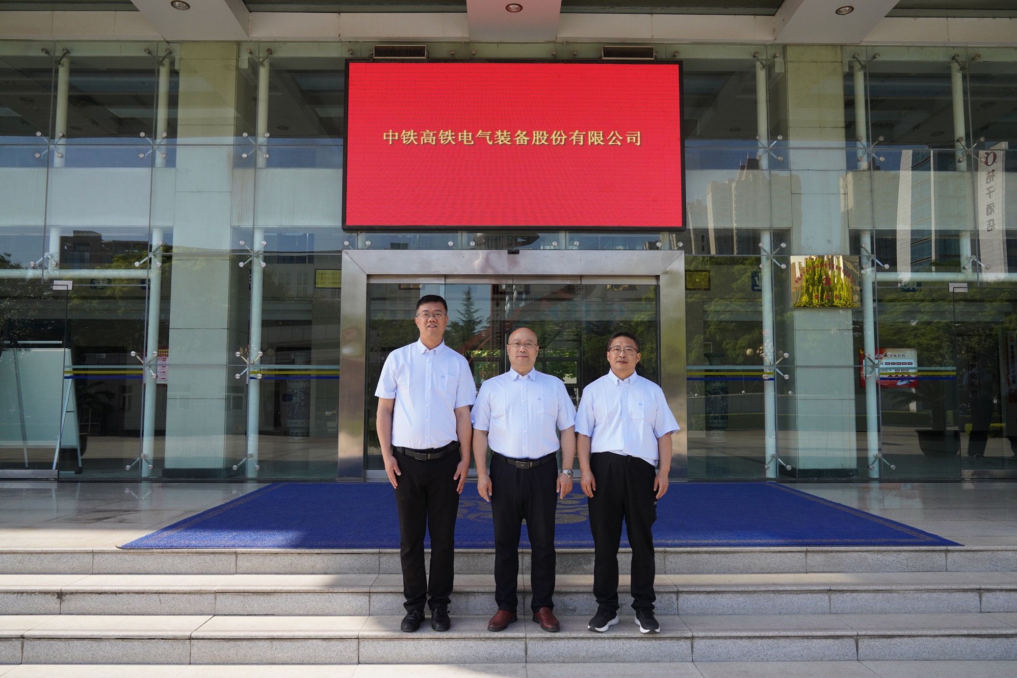 311730354258852874.jpeg 監(jiān)事會合影 - 副本.jpg