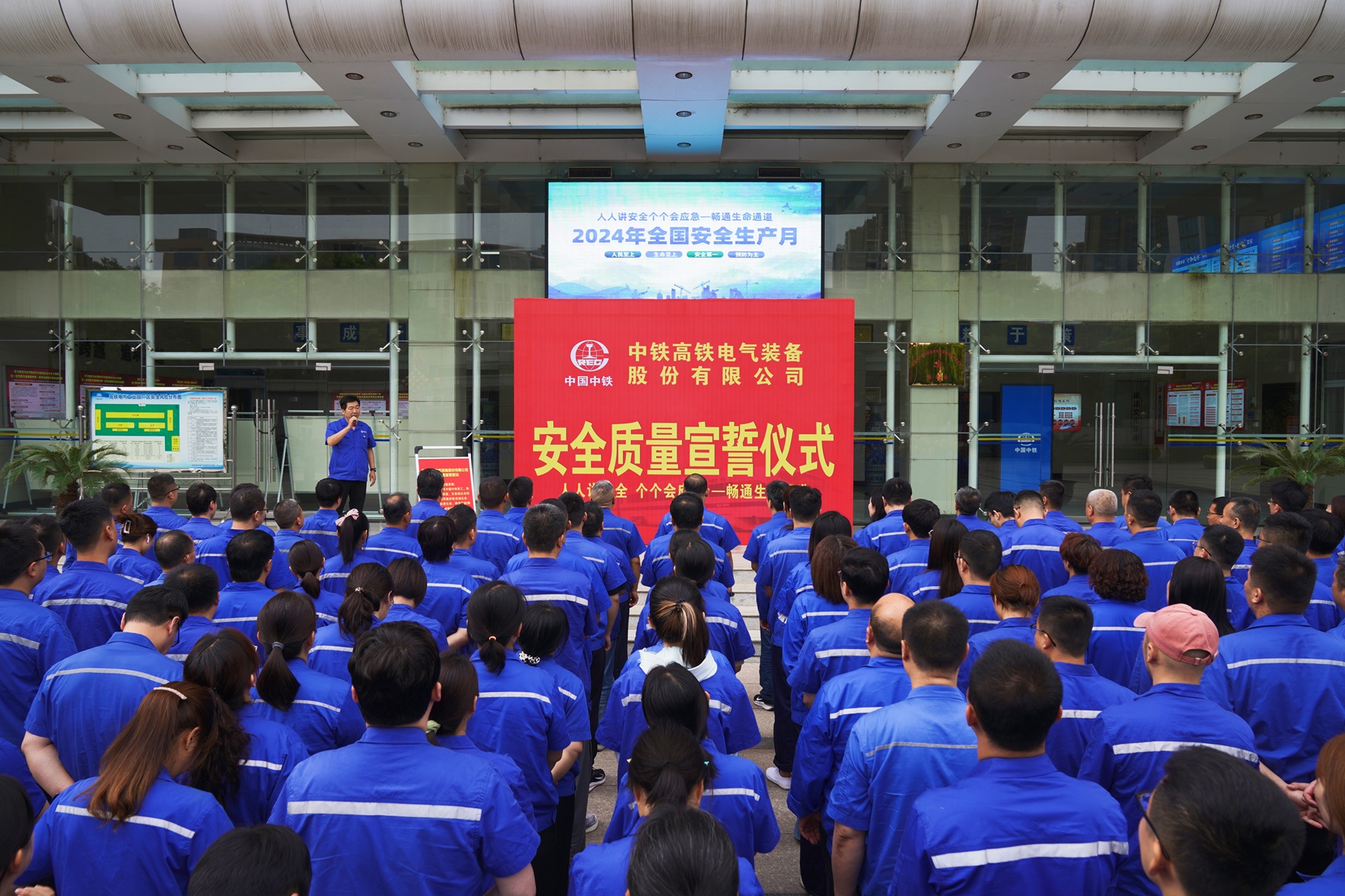 311730355146779346.jpeg 機(jī)關(guān)樓-儀式 - 副本.jpg